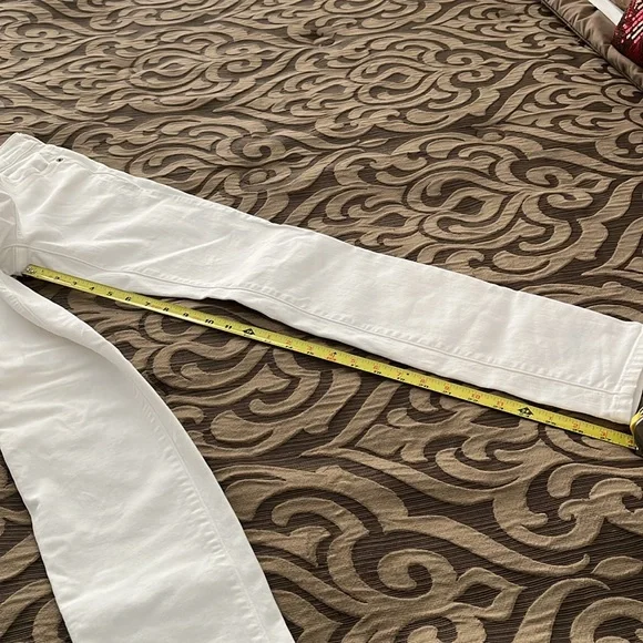 Vineyard vines white jeans! - Picture 6 of 8